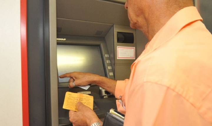 Agências bancárias reabrem nesta quarta-feira a partir do meio-dia