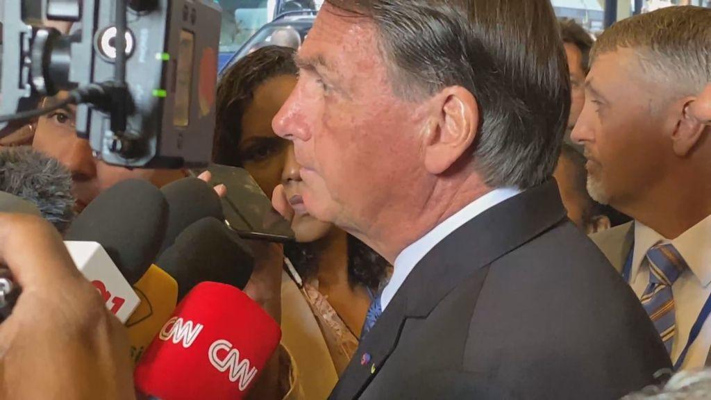 Campanha de Ciro pede que TSE remova outdoors a favor de Bolsonaro em Brasília