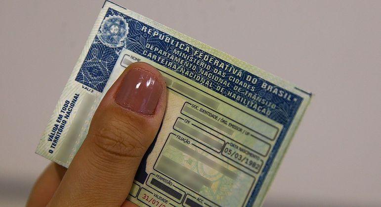 Detran-SP faz mutirão no Poupatempo para renovação de 170 mil carteiras de habilitação