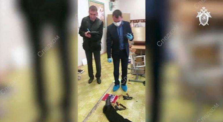 Homem abre fogo em escola na Rússia e deixa mortos e feridos