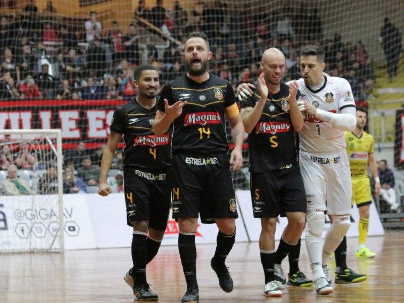 MAGNUS inicia disputa do estadual da FPFS