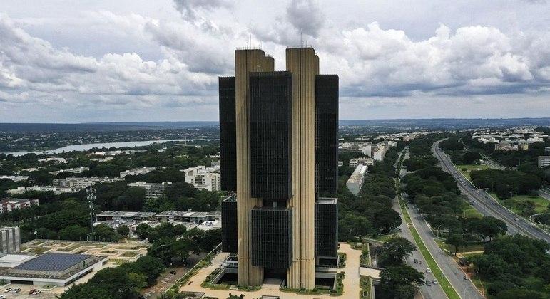 Manutenção da taxa de juros ainda é incerta e divide analistas