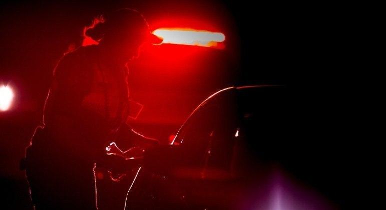Motorista bêbada se envolve em dois acidentes ao tentar comprar sundae