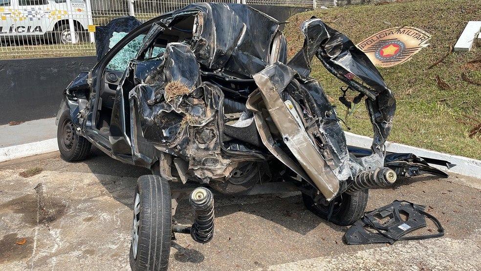 Motorista bêbado é detido após bater carro de luxo em outro veículo e deixar mulher ferida