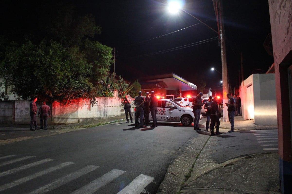 Passageiro de carro morre após batida em poste em Várzea Paulista