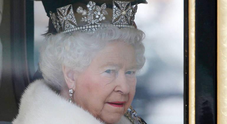 Rainha Elizabeth 2ª morreu de velhice, segundo atestado de óbito