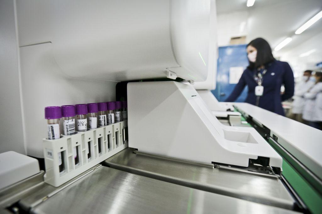 Terapia contra câncer mostra potencial em testes para casos graves de Covid-19
