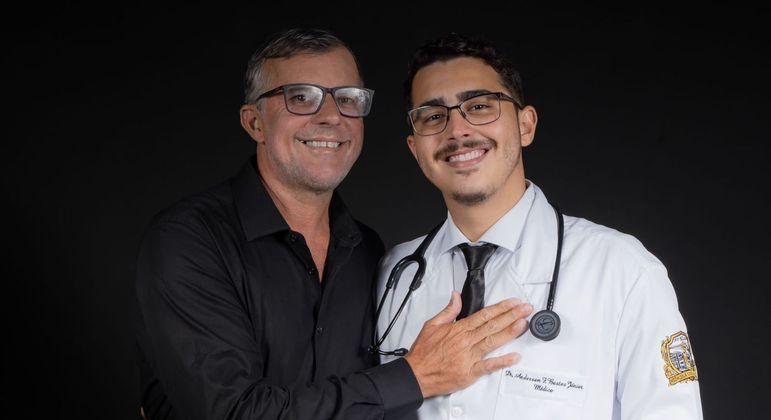 Após falas preconceituosas, aluno de medicina, filho de motoboy, desabafa: 'Meu pai vendeu a casa'