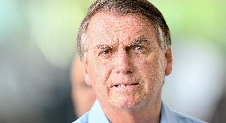 Bolsonaro aciona TSE para cobrar R$ 1,6 milhão de Lula e Gleisi