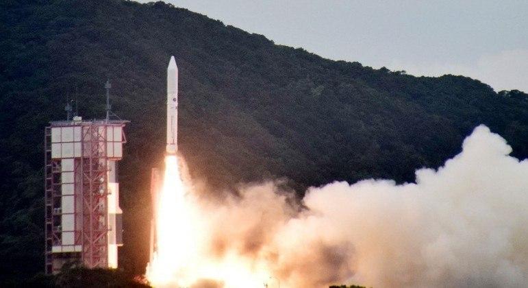 Lançamento fracassa e foguete japonês se autodestrói