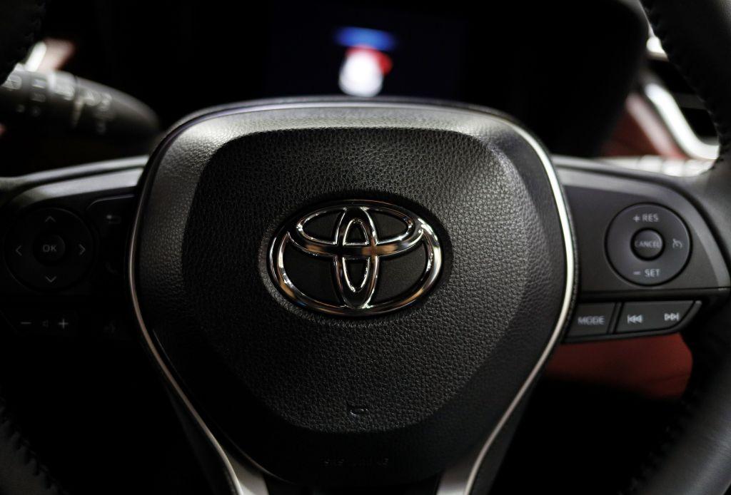 Toyota retoma produção de 1º carro elétrico após corrigir problemas de segurança