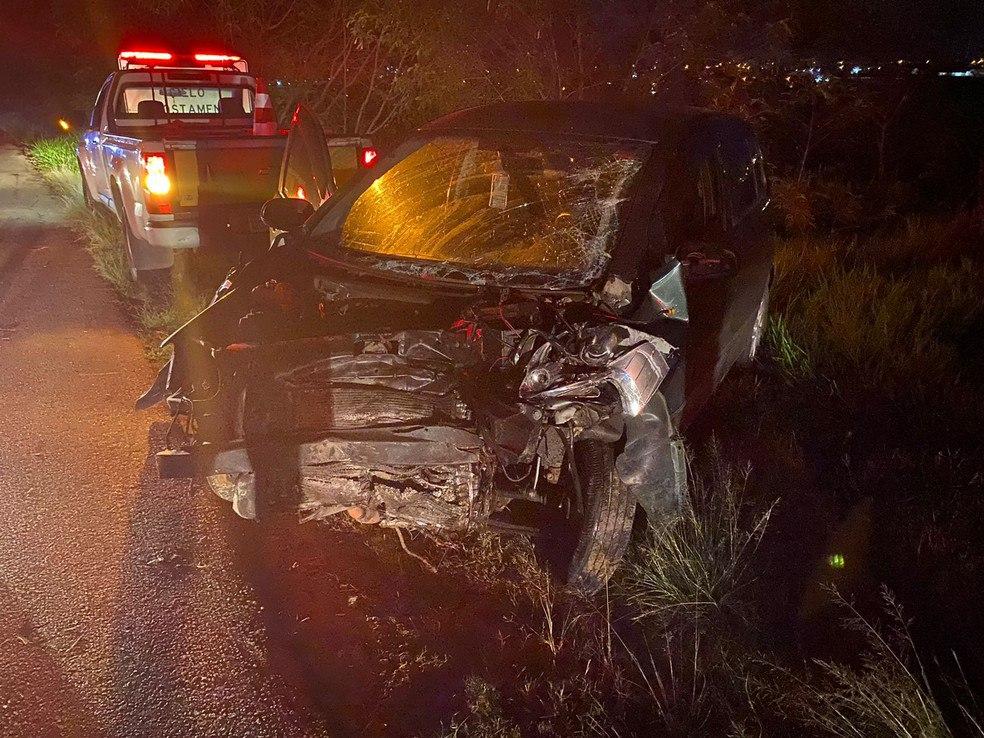 ACIDENTE COM DOIS CARROS DEIXA UM MORTO E CINCO FERIDOS EM RODOVIA DE SALTO DE PIRAPORA