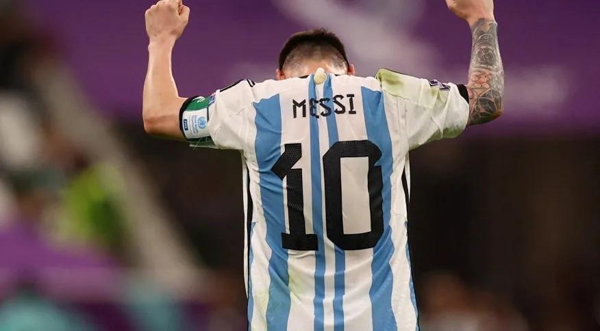 Jogadores da Argentina cantam música com provocação ao Brasil após vitória