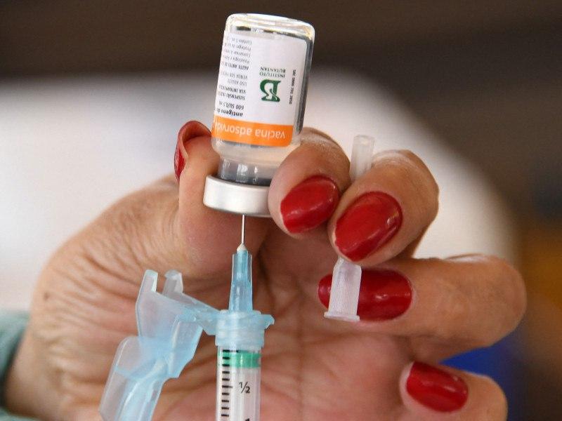 Anvisa e Butantan avaliam desenvolvimento de vacina trivalente contra Covid-19