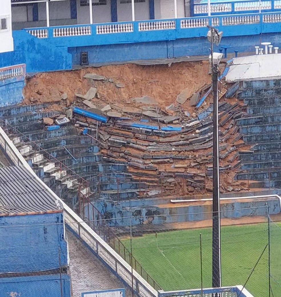 Chuva forte provoca alagamentos e derruba arquibancada de estádio na região de Jundiaí