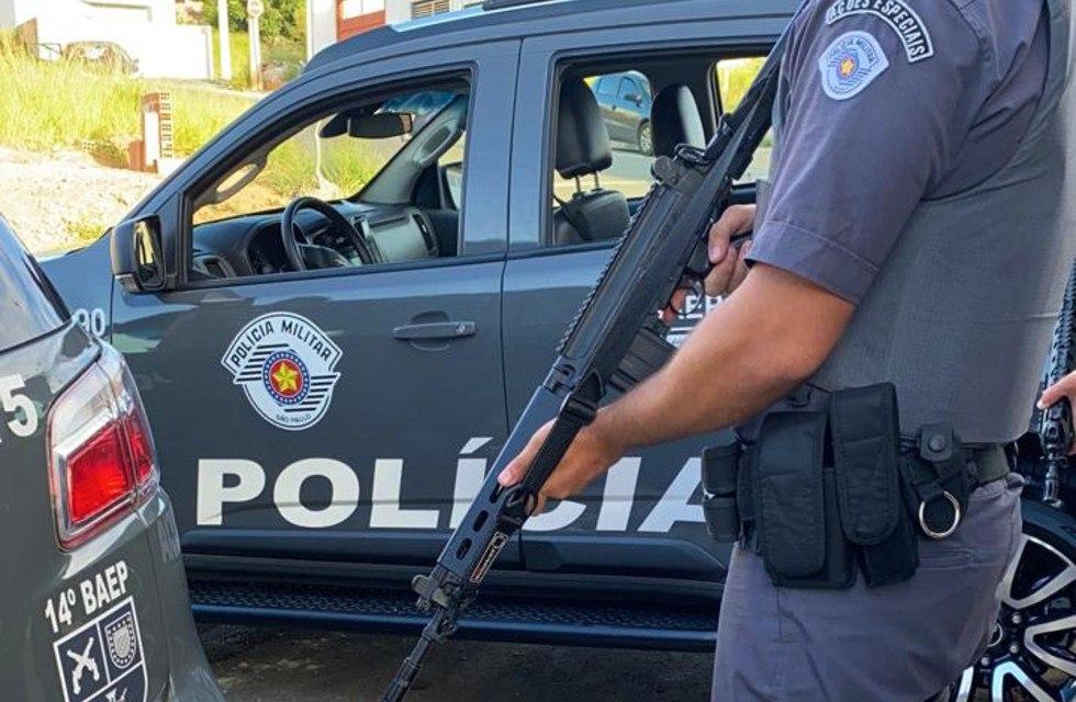 Homens são detidos pela Polícia Militar com carro furtado em Sorocaba