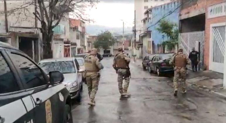 Polícia faz operação contra grupo que se passava por funcionários de bancos para dar 'golpe do Pix'