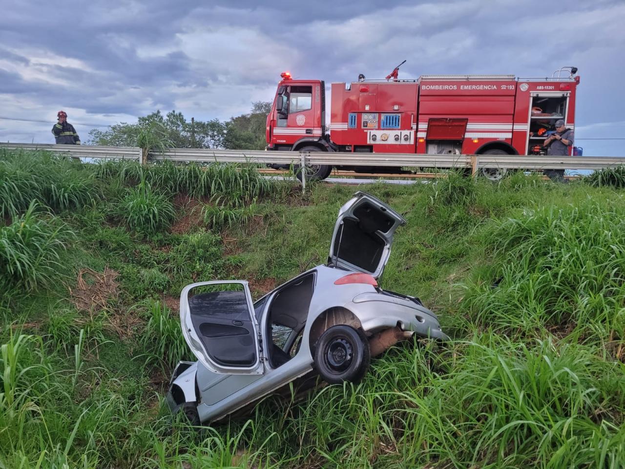 Chuva causa acidentes na Rodovia Raposo Tavares em Angatuba neste domingo (29)