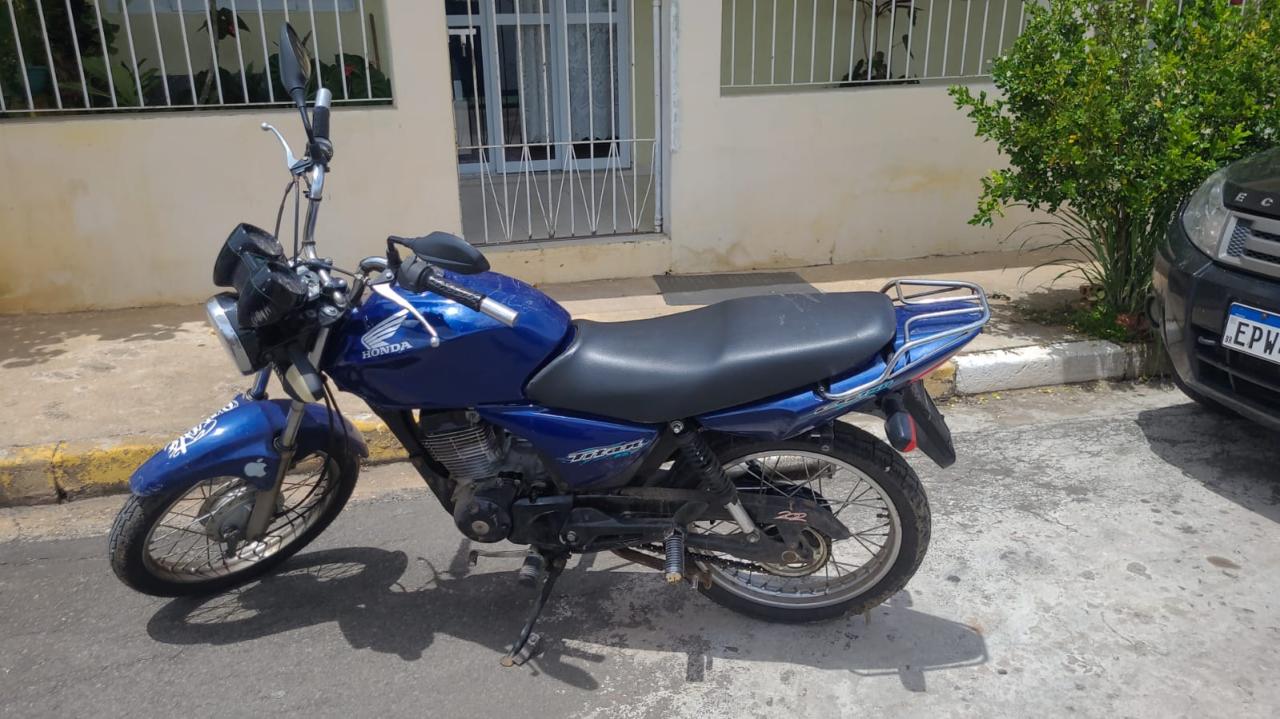 Moto furtada em Angatuba é recuperada pela polícia e indivíduo é preso