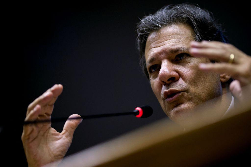 Na Fiesp, Haddad é cobrado por redução de impostos e promete reforma tributária