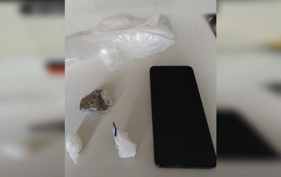 Casal é preso e adolescente é apreendido por tráfico de drogas no bairro Aparecidinha em Sorocaba