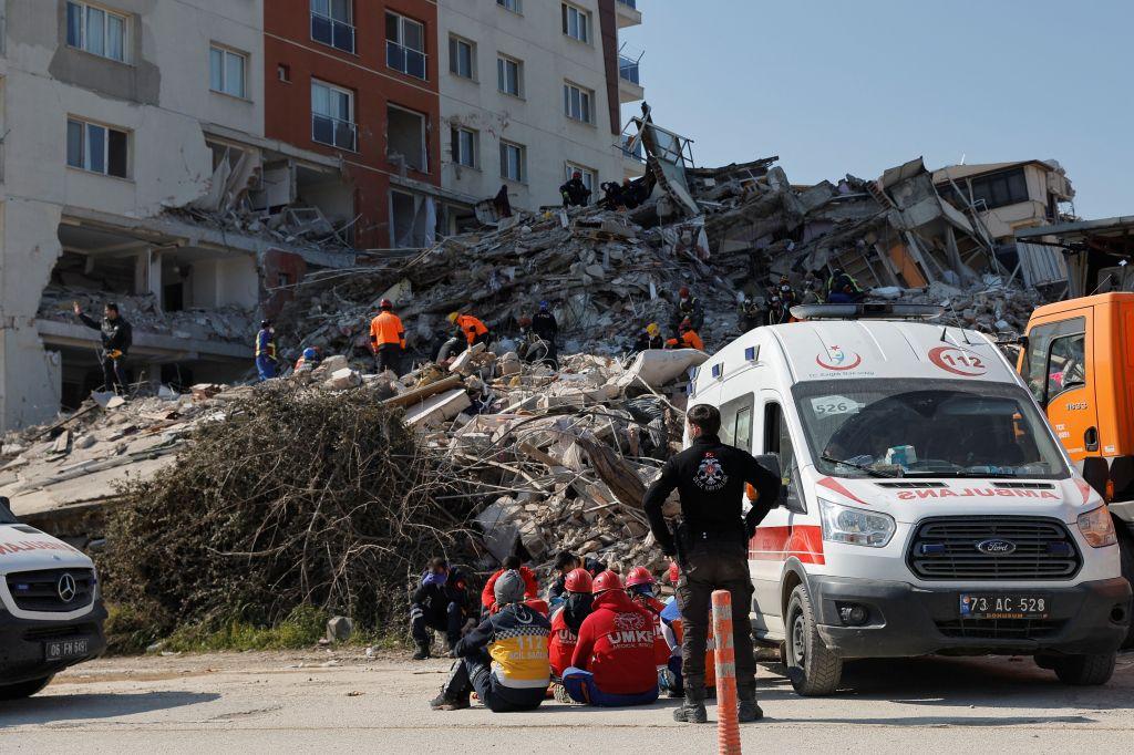 Número de mortos em terremoto na Turquia e Síria passa de 45.000; muitos ainda estão desaparecidos.