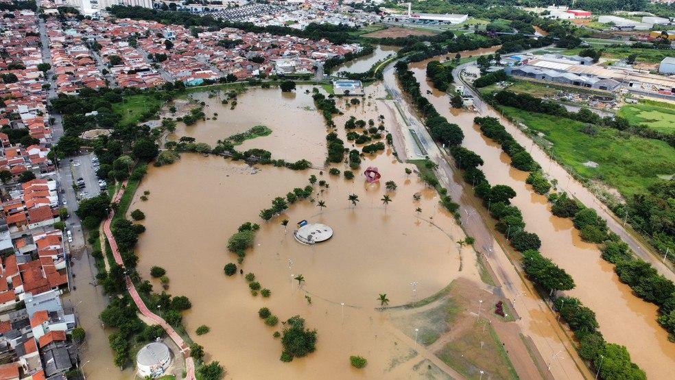 Prefeito culpa gestão de represa por alagamento; empresa nega e cita interferência de outros afluentes do Rio Sorocaba