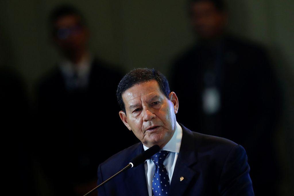 Mourão defende Moro após fala de Lula e diz que presidente está “f… o país”