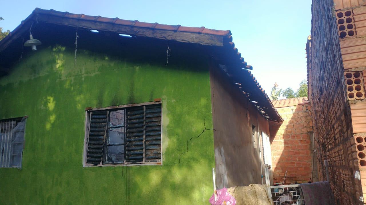 Incêndio em residência é controlado pelo Corpo de Bombeiros em Angatuba