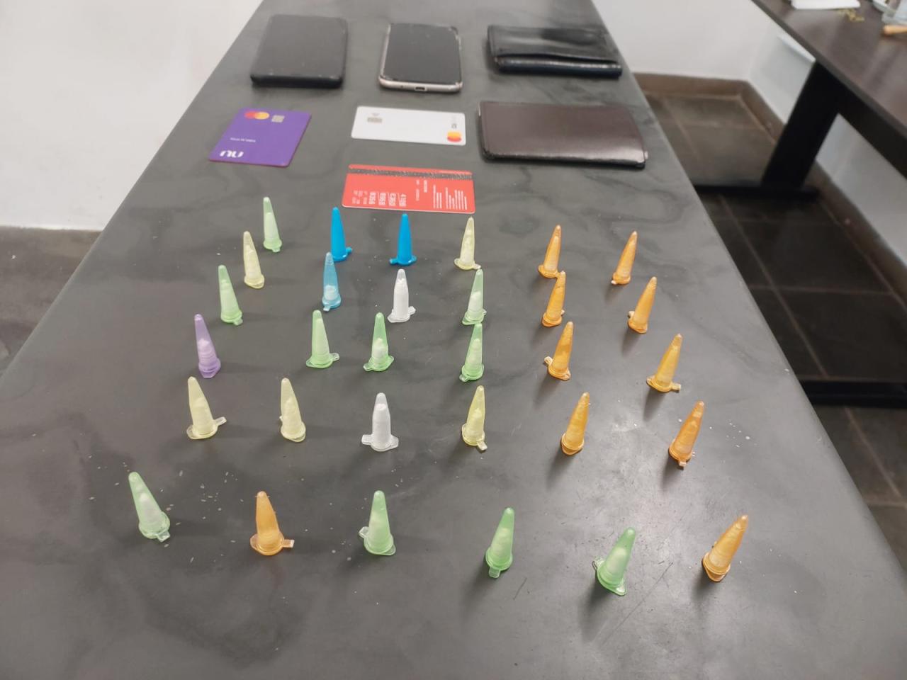 Polícia Militar age rápido e prende suspeitos de tráfico de drogas e adulteração de veículo em Angatuba