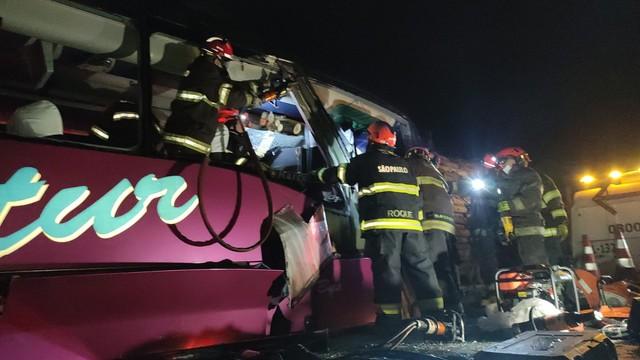 Acidente Grave na Rodovia Castello Branco Deixa Dois Mortos e Mais de 40 Feridos