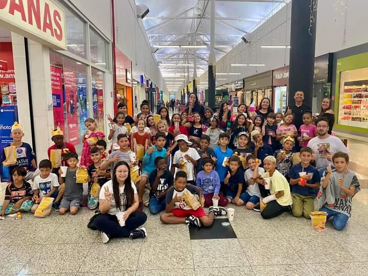 Crianças do CRAS Vila Ribeiro em Angatuba Desfrutam de Passeio e Lanche no Cinema