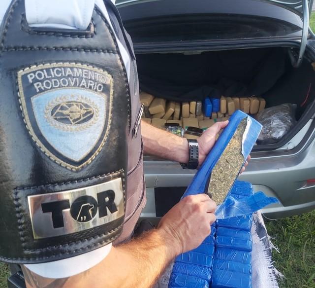 Motorista é Preso por Tráfico de Drogas após Perseguição e Acidente em Capela do Alto (SP)