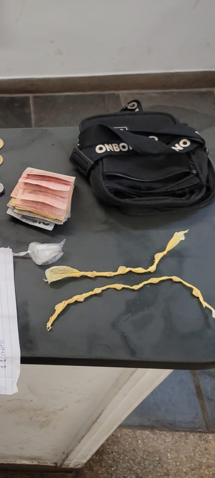 Abordagem Policial Resulta Na Apreensão de Drogas E Dinheiro Em Angatuba 