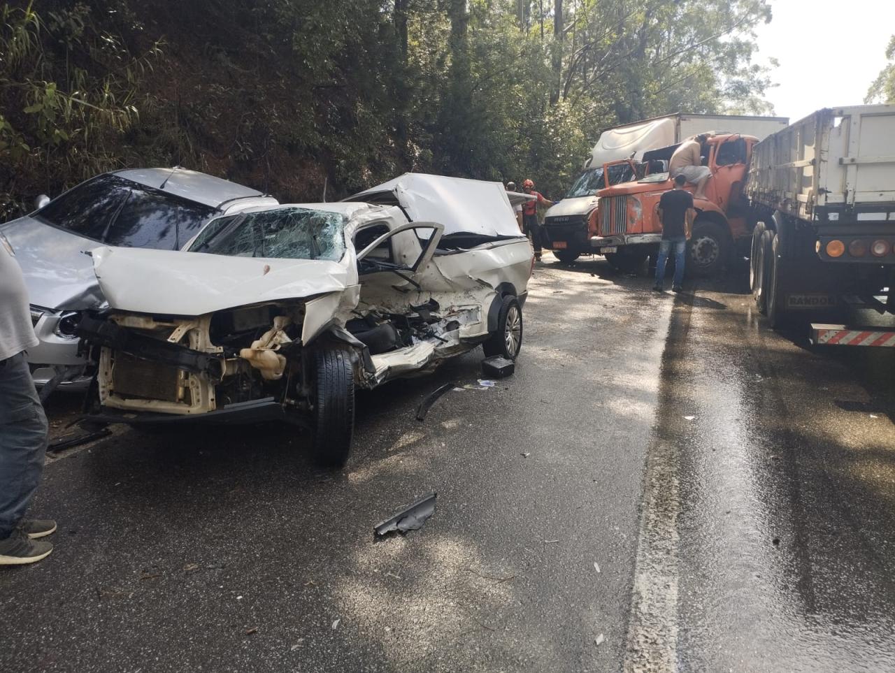 Acidente envolvendo sete veículos deixa um ferido na Rodovia Raposo Tavares