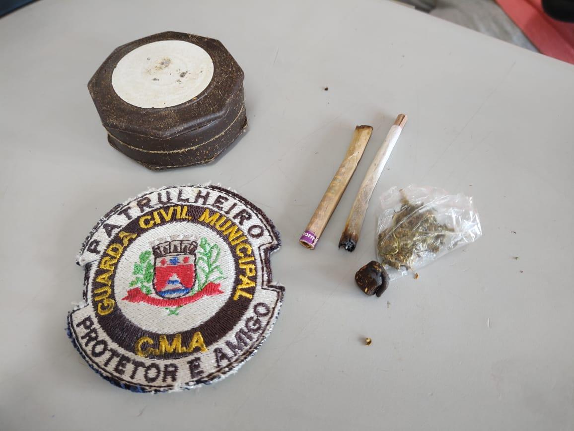 GCM Flagra Indivíduo Com Drogas e Detém O Mesmo Em Campina do Monte Alegre 