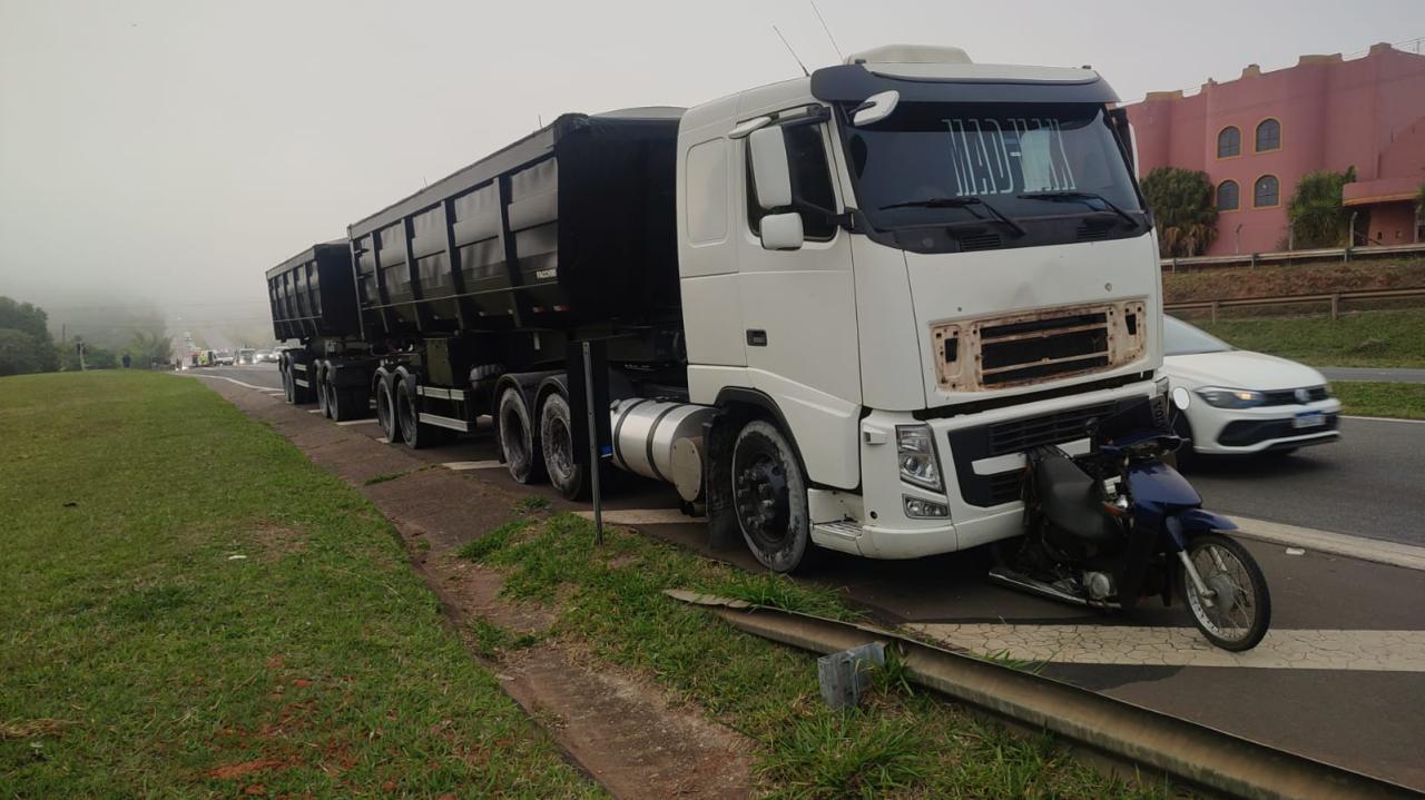 Motociclista Morre Em Acidente com Carreta Na Rodovia Raposo Tavares, Em Itapetininga