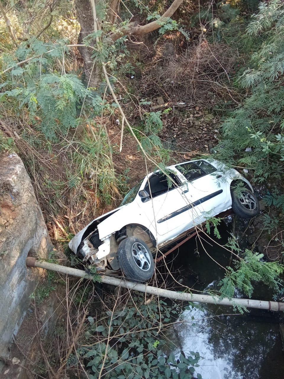 Motorista Perde Controle e Cai de Ponte no Jardim das Amoreiras em Angatuba