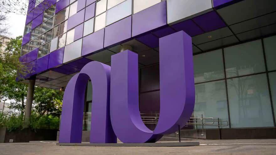 Nubank bate recorde histórico com lucro de US$ 563 milhões e 105 milhões de clientes