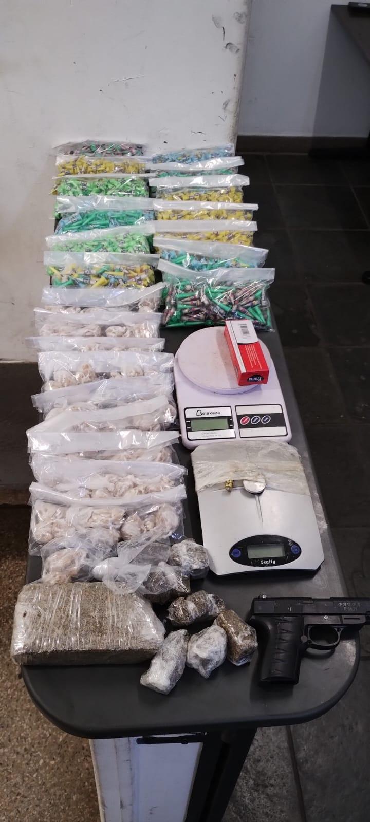 Polícia Apreende Grandes Quantidades de Drogas E Detém Dois Homens No Tupy, em Itapetininga