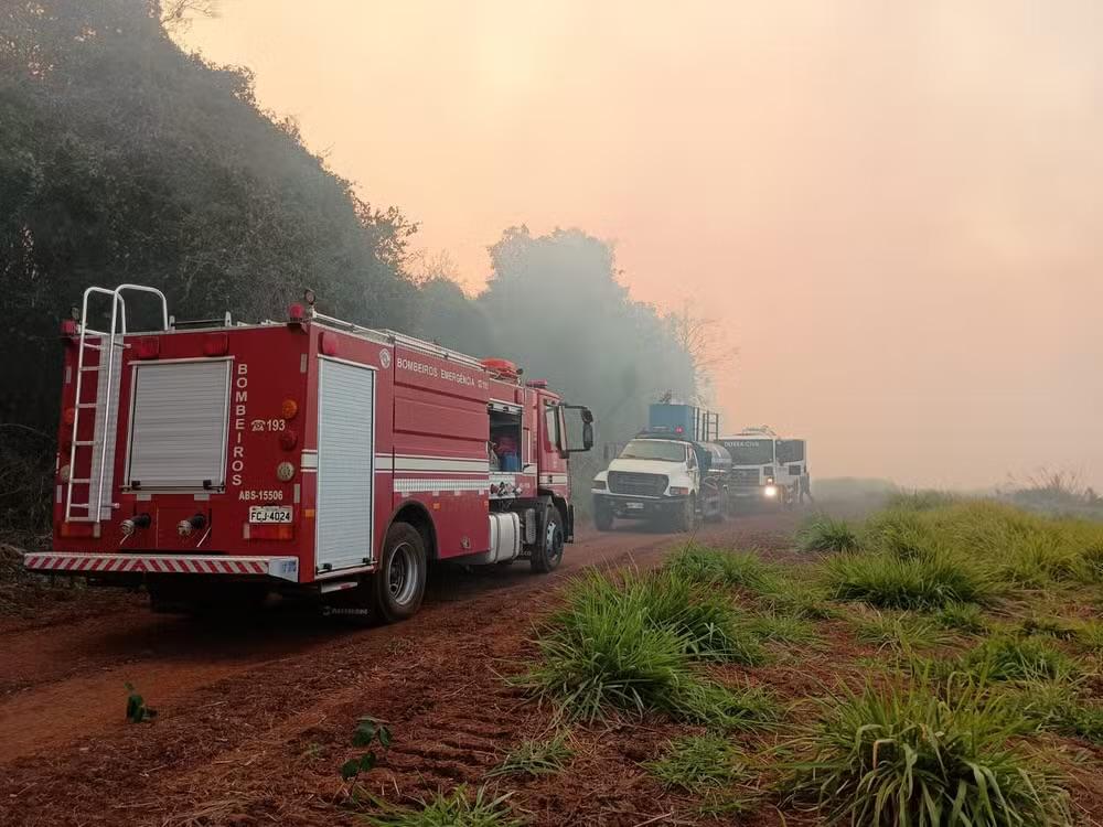 Queimada de Grande Proporção Mobiliza Bombeiros e Defesa Civil no Interior de SP