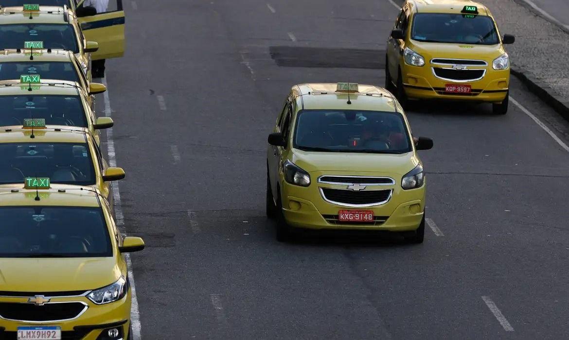 Taxistas autônomos são incluídos no programa de crédito Acredita