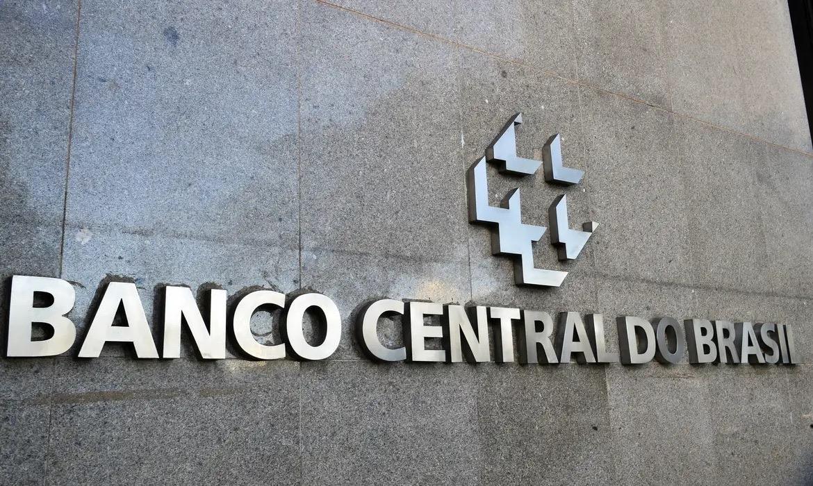 Atividade econômica recua 0,41% em julho, mas mantém alta no acumulado do ano