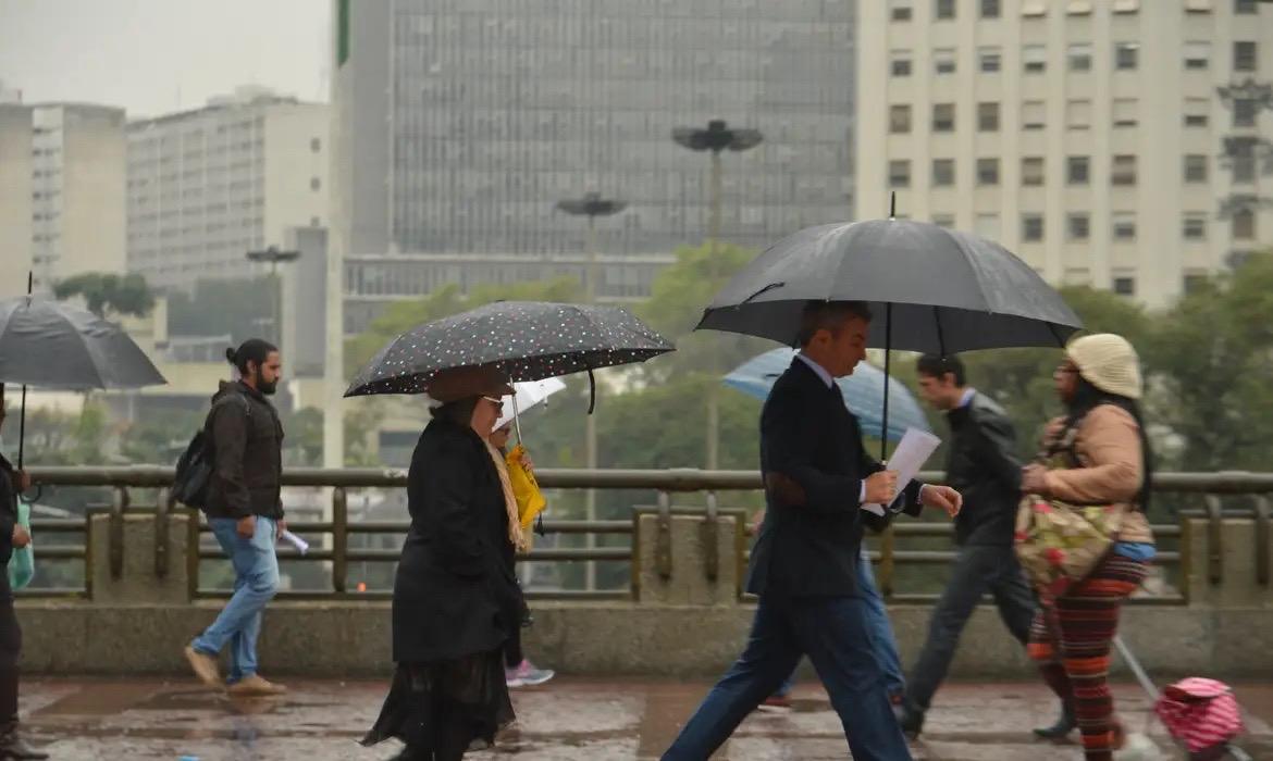 Chuvas e calor intenso marcam previsão climática para Outubro no Brasil