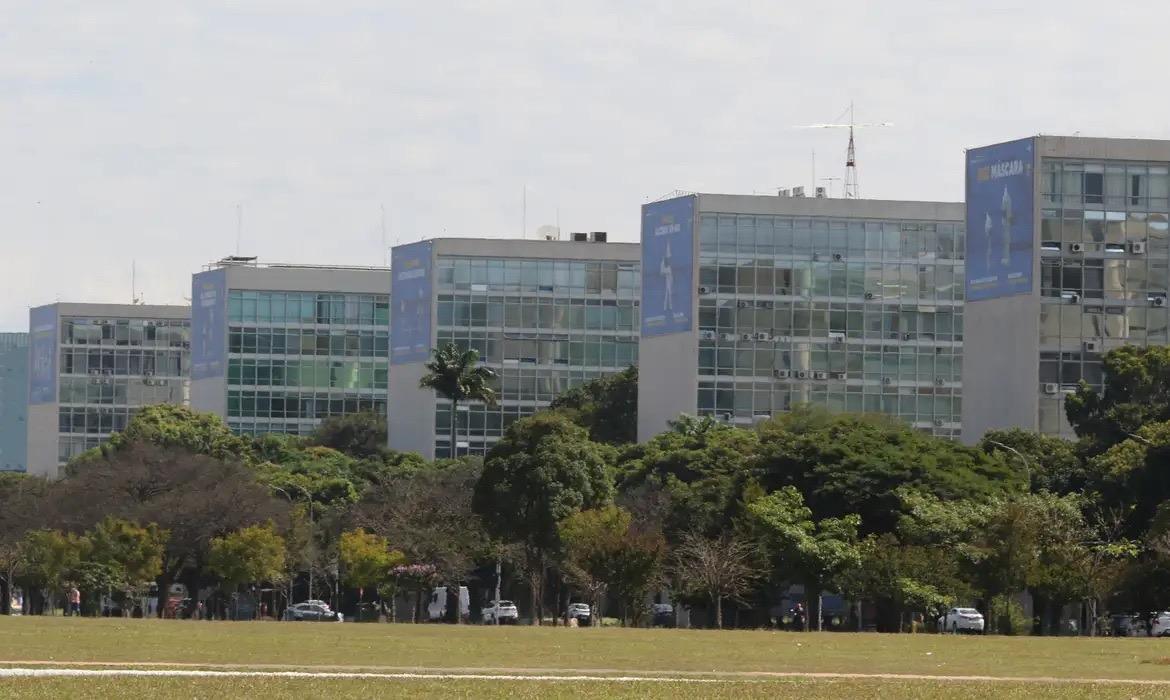 Ministros entram de férias durante período eleitoral