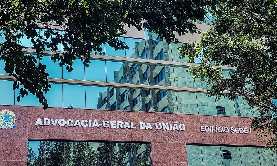 AGU cobra plataformas sobre publicidade de apostas voltada a jovens
