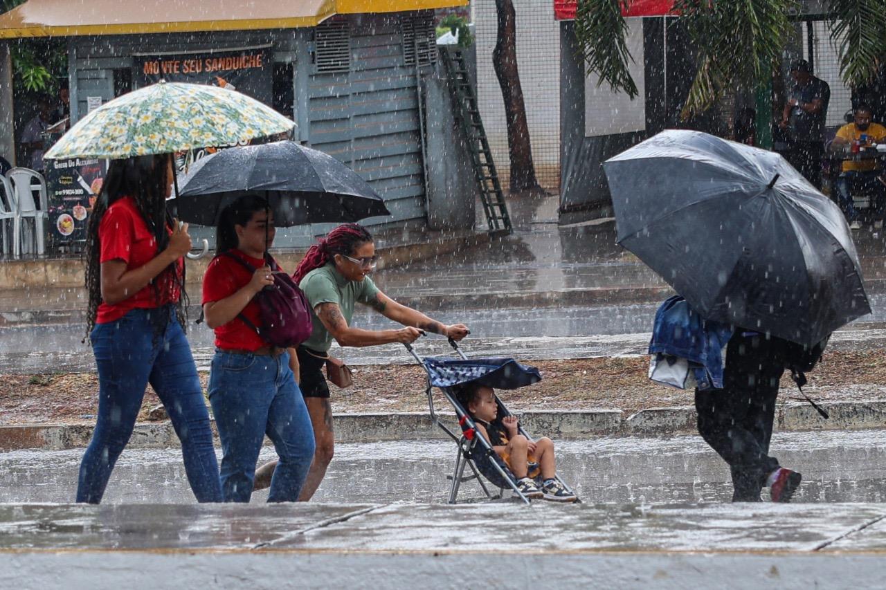 Brasil enfrenta fortes chuvas após semanas de calor intenso