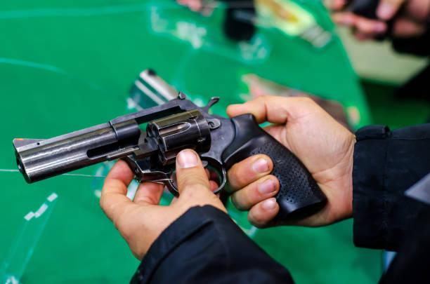 Jovem é baleado e amigo tem carteira roubada em Sorocaba