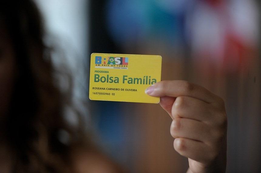 Bolsa Família de novembro paga novas parcelas com adicionais e sem desconto do Seguro Defeso