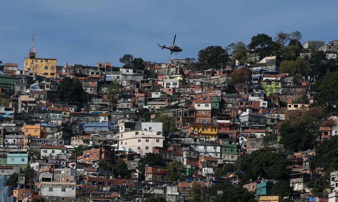 Mais de 16 milhões de brasileiros vivem em favelas e comunidades urbanas, aponta Censo 2022